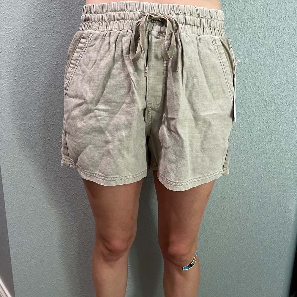 Splendid Light Tan Cargo Shorts